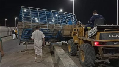 انقلاب سيارة نقل محملة بأسطوانات الغاز في المنوفية