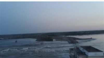  تفجير سد نوفا كاخوفكا في منطقة خيرسون التي تسيطر عليها روسيا| فيديو