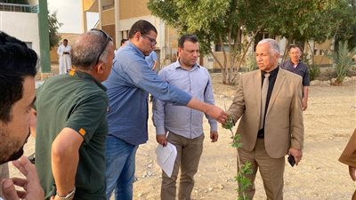 وفد التخطيط يواصل متابعة معايير القرية الخضراء في الوادي الجديد