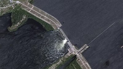 انهيار سد كاخوفكا يشعل الحرب بين روسيا وأوكرانيا.. ماذا يحدث في خيرسون؟