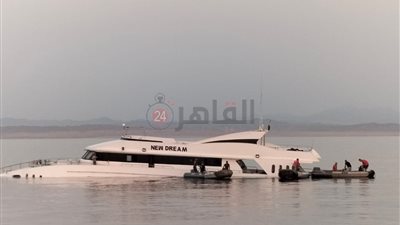 إنقاذ السائحين والطاقم.. غرق لنش سياحي بمرسى علم جنوب البحر الأحمر