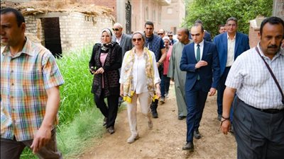 وزيرة البيئة: دعمنا مركز طما بـ21 ألف شجرة و18 حاوية للمخلفات