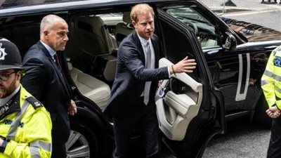 المحاكمة تجري الآن.. كواليس مقاضاة الأمير هاري لصحيفة ميرور بتهمة التجسس على هاتفه لنشر الأخبار