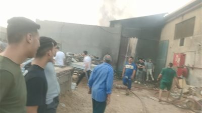 انتداب المعمل الجنائي لفحص أسباب حريق مصنع كبريت بالقليوبية 