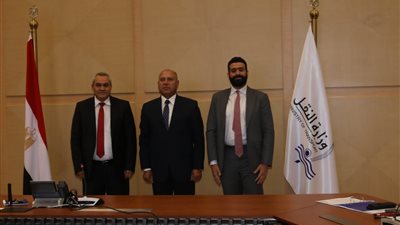 توقيع عقد إصدار أول ترخيص لنقل الركاب باستخدام التطبيقات التكنولوجية