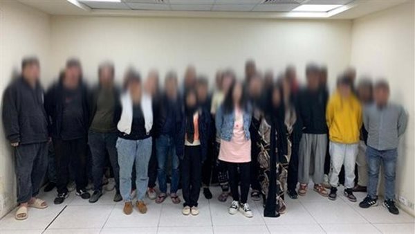 المتهمون في منصة