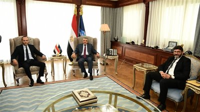 الفريق أسامة ربيع يوقع مذكرة تفاهم مع أنكوراج للاستثمارات لإنشاء مصنع بتروكيماويات بالعين السخنة