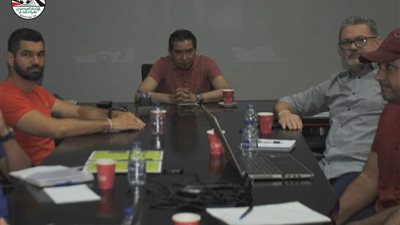 بركات يستعرض مع جهاز المنتخب الأولمبي الاستعدادات لكأس الأمم الإفريقية