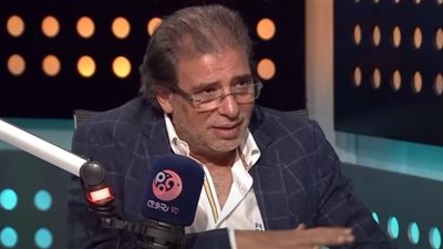 أنا قارئ مش تافه وأتمنى تقديم فيلم حين ميسرة 2.. أبرز تصريحات خالد يوسف مع نجوم إف إم