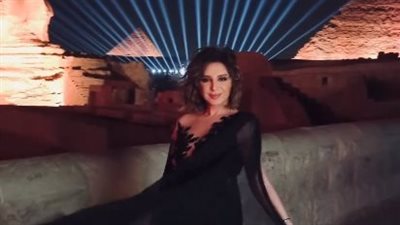 من أمام الأهرامات.. استعداد أنغام لإحياء حفل بالصوت والضوء | فيديو