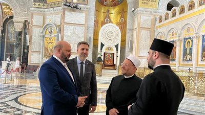 مفتي الجمهورية يجري جولة في كنيسة سانت سافا التاريخية في صربيا
