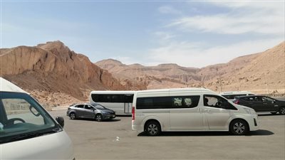 استياء بين سائقي النقل السياحي بالأقصر: لا توجد مواقف آدمية ولا إكراميات 