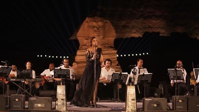 لقطات من حفل أنغام بختام المؤتمر الطبي الإفريقي بالأهرامات |فيديو وصور 