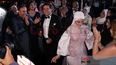 بحضور شخصيات عامة ونجوم الصحافة والإعلام.. خيري رمضان يحتفل بزفاف ابنه