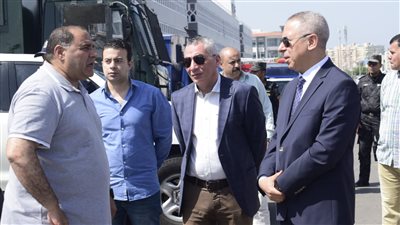 تعدٍّ على أملاك الدولة.. إزالة 15 شونة ومخزنا بمساحة 4000 متر بالقنال الداخلي ببورسعيد | صور