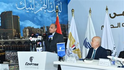 توديع أولى أفواج الحج.. وزير الطيران: نسقنا مع السلطات السعودية من أجل خدمة ضيوف الرحمن