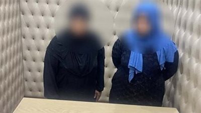 حيلة شيطانية لمعرفة الرقم السري.. تجديد حبس سيدتين متهمتين بسرقة كبار السن خلال سحب أموال من ATM 