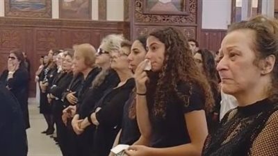 بكاء وحزن أسرة جورج إسحق خلال تشييع جثمانه من كنيسة الكاتدرائية بالعباسية | بث مباشر