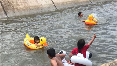 بعد تحويلهم الترعة لمصيف.. صحة الدقهلية تقرر تجريع أهالي ميت الخولي ضد البلهارسيا 