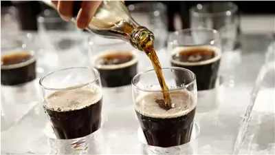 حرقة المعدة وزيادة الوزن.. تأثير الإفراط في تناول المشروبات الغازية على صحة الجسم