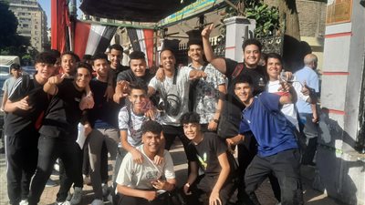 كيف استقبل طلاب الثانوية العامة بعضهم أمام اللجان أول أيام الامتحانات؟