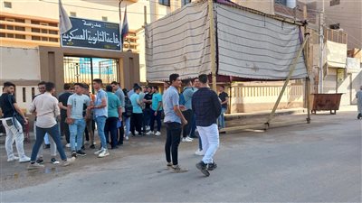 توافد الطلاب على لجان الثانوية العامة بسوهاج وسط قلق وترقب أولياء الأمور|صور