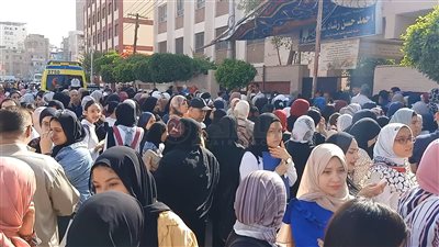 توافد طلاب الثانوية العامة على اللجان الامتحانية بالدقهلية وسط تعزيزات أمنية 