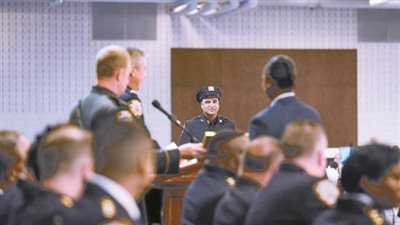 له من اسمه نصيب.. محمد أمين رئيس مباحث نيويورك يخصص يومًا لسكان الأرصفة 