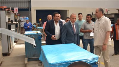 محافظ القليوبية يتفقد عددا من المصانع بالخانكة.. ويؤكد دعم المستثمرين وتشجيع الصناعة المحلية