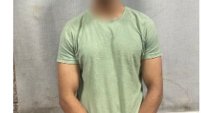 شاب يقطع أذن صديقه لخلاف حول بيع خاتم بالتجمع.. والأمن يضبط المتهم