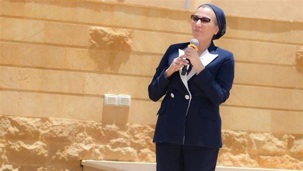 وزيرة البيئة تفتح