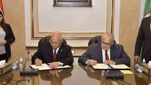 جانب من توقيع مذكرة