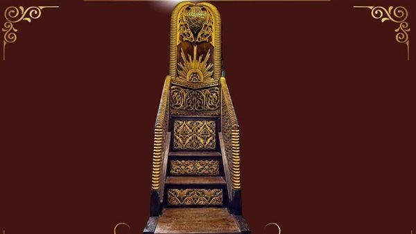  منبر من الخشب المشغول