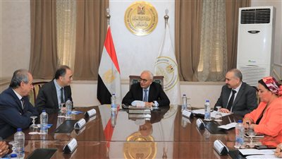 التعليم: منح دراسية لـ700 طالب وطالبة من خريجي الثانوية العامة