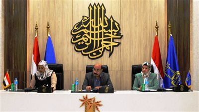 خلال ترأسه اجتماع المنطقة الصناعية.. محافظ أسوان: تحويلها لمنطقة نموذجية متكاملة