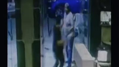 قولتله الميه نازلة من شقتك فضربني بسكينة.. كويتي ونجله يعتديان على حارس عقار وموظف بالمريوطية | تحقيقات