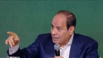 السيسي عن الزيادة السكانية: كل 15 ثانية فيه مولود جديد.. يعني كل دقيقة 4 أطفال