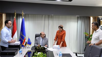 محافظ أسوان يصدق على نقل التبعية والأصول العلاجية للمرحلة الأولى لـ76 مركزًا طبيًا ووحدة صحية و4 مستشفيات