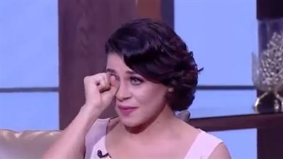 منى هلا باكية: الممثلين بيقفوا على المسرح كأنهم بيعروا روحهم قدام المتفرجين