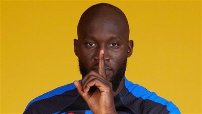 الهلال يصرف النظر عن التعاقد مع لوكاكو.. ويبحث عن مهاجم عالمي بديل 