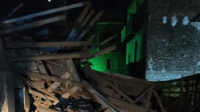 انهيار عقار من طابقين في الجيزة دون مصابين ووفيات | صور