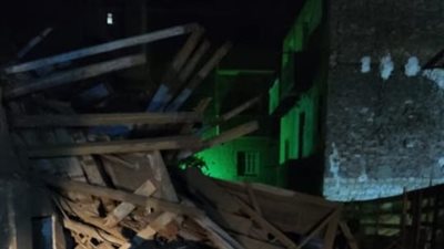 حطم سيارة ومهجور.. مدير أمن الجيزة يصل موقع العقار المنهار بالجيزة