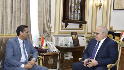 الخشت والبلشي يناقشان التعاون لتقديم الخدمات الصحية للصحفيين وأسرهم بمستشفيات جامعة القاهرة| صور