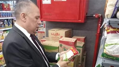 ضبط 90 مخالفة تموينية خلال حملات رقابية على الأسواق والمخابز بالمنيا