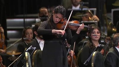 من موكب المومياوات للعالمية.. المصرية سلمى سرور أصغر عازفة تنضم لأوركسترا أوروبا: أمي هي معلمتي