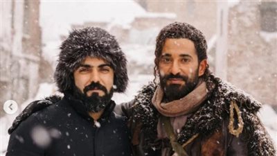 بشعر طويل ولحية.. عمرو سعد يظهر بلوك جديد في فيلم الغربان