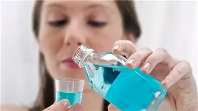 منها غسول الفم.. 3 عادات شائعة تدمر أسنانك