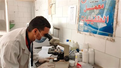 صحة المنيا توقع الكشف الطبي على 1574 حالة خلال قافلة علاجية بقرية دير أبو حنس في ملوي
