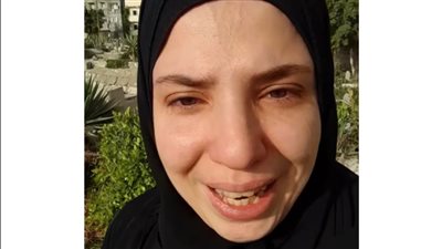 فلذة كبدي وروح فؤادي.. سيدة تنهار من البكاء أمام قبر طفلها: ملحقش يروح الحضانة