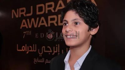 عمر شريف: الناس بتقولي خلي بالك من أختك بسبب تحت الوصاية.. وسجدتي على المسرح مكنتش مترتبة